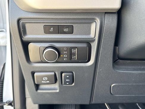 Used 2023 Ford Expedition XLT AWD/4WD image 32
