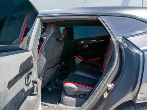 Used 2023 Lamborghini Urus Performante AWD/4WD image 54