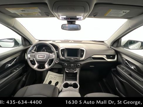 Used 2024 GMC Terrain SLE w/ Driver Convenience Package image 9