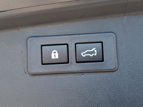 Used 2025 Subaru Outback Premium w/ Popular Package #1A AWD/4WD image 19