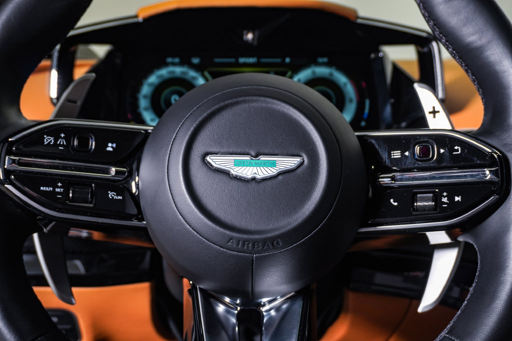 Used 2025 Aston Martin V8 Vantage Coupe RWD image 25