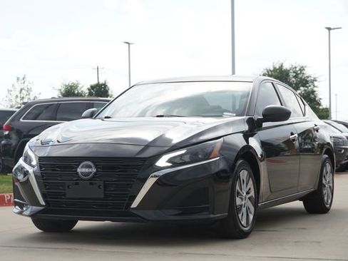 Used 2025 Nissan Altima 2.5 S image 3