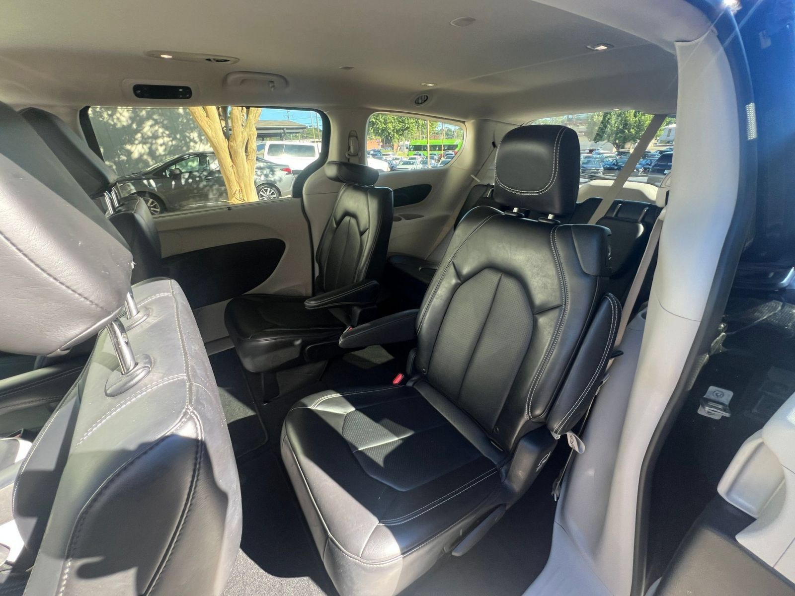 Used 2024 Chrysler Pacifica Touring-L FWD image 26