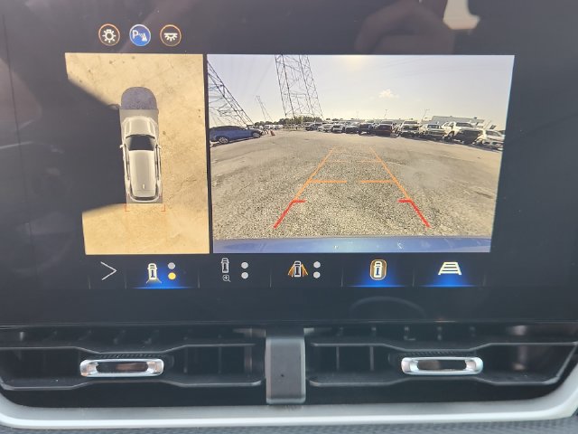Used 2026 Chevrolet Equinox LT w/ Safety and Technology Package FWD image 17