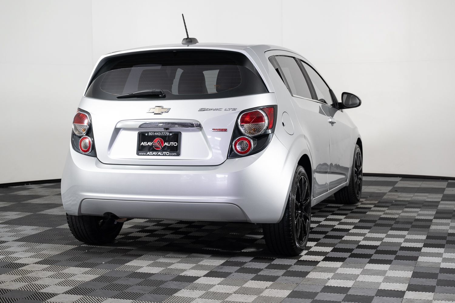 Used 2015 Chevrolet Sonic LTZ FWD image 7