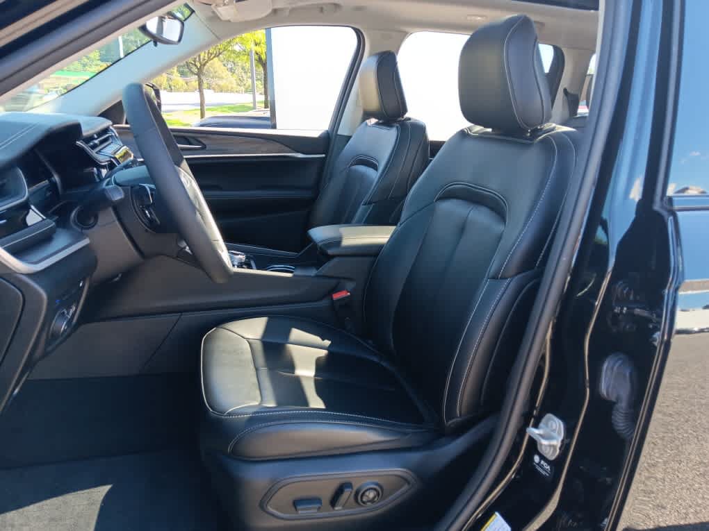 Used 2023 Jeep Grand Cherokee 4WD 4xe image 14