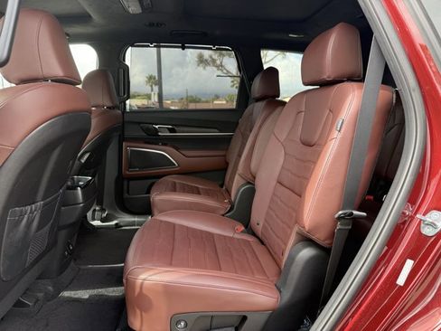 Used 2024 Kia Telluride SX Prestige AWD/4WD image 11