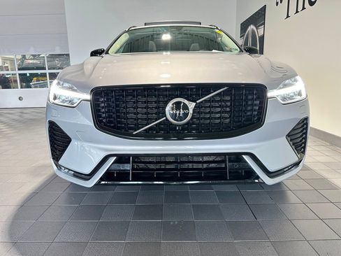 Used 2023 Volvo XC60 B5 Plus w/ Climate Package AWD/4WD image 2