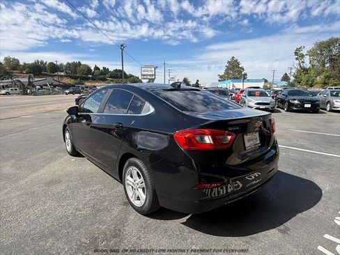 Used 2017 Chevrolet Cruze LT FWD image 5