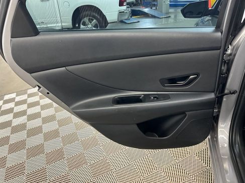 Used 2025 Hyundai Elantra Sport FWD image 17