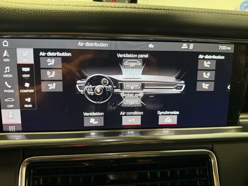 Used 2021 Porsche Panamera image 39