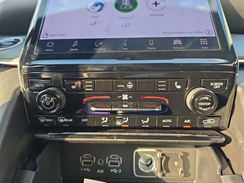 Used 2025 Jeep Grand Cherokee L Limited w/ Black Appearance Package image 20