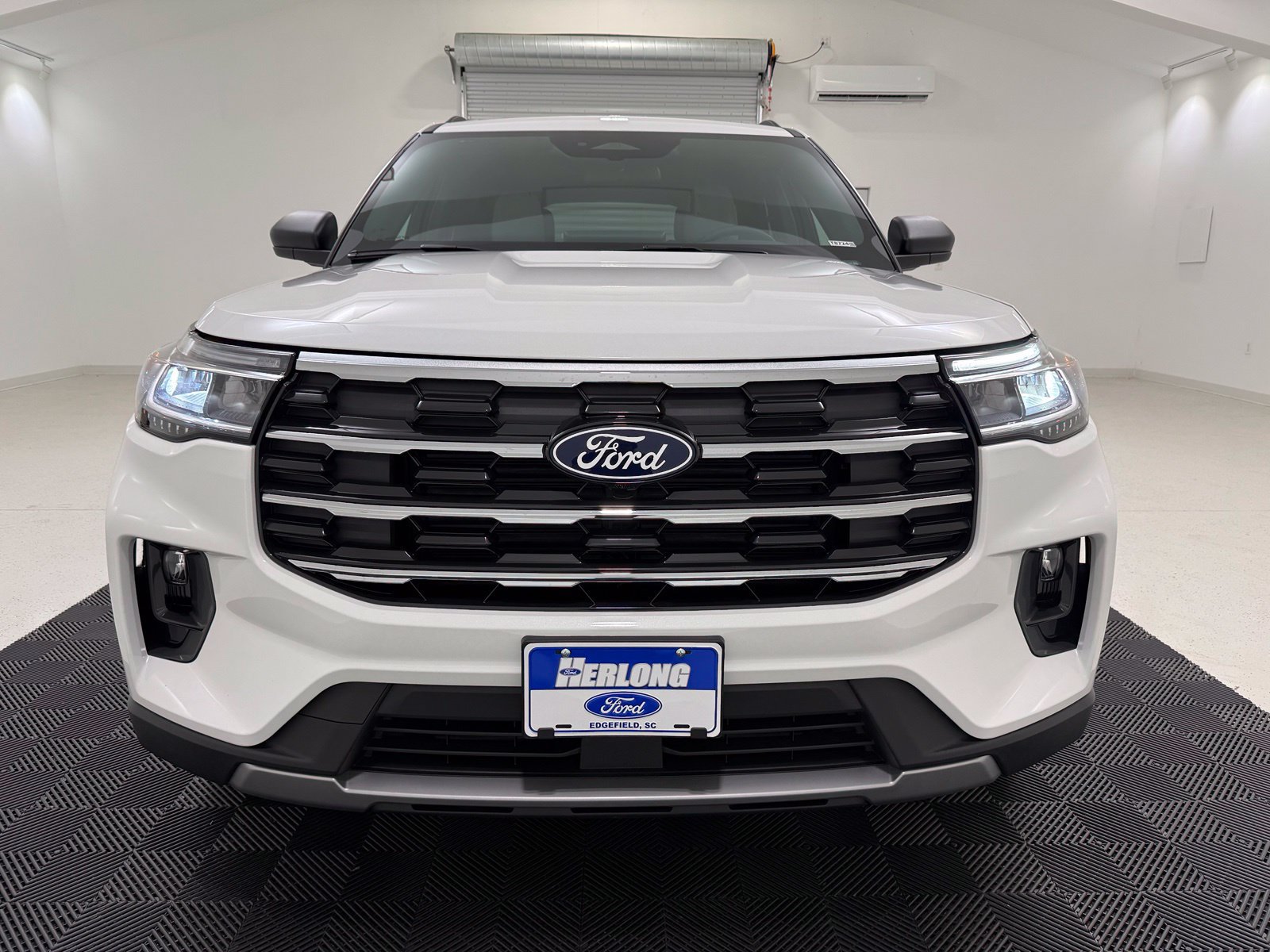New 2027 Ford Explorer Active w/ Active Comfort Package RWD image 2