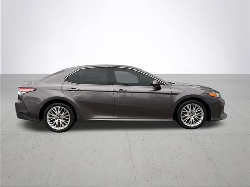 Used 2018 Toyota Camry L image 5