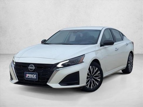 Used 2025 Nissan Altima 2.5 SV image 1