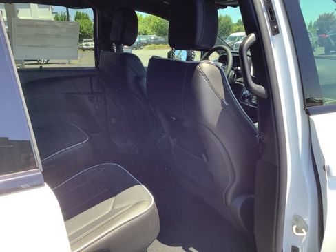 New 2027 Chrysler Pacifica Limited w/ S Appearance Package FWD image 34