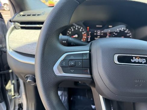 Used 2025 Jeep Compass Sport AWD/4WD image 18