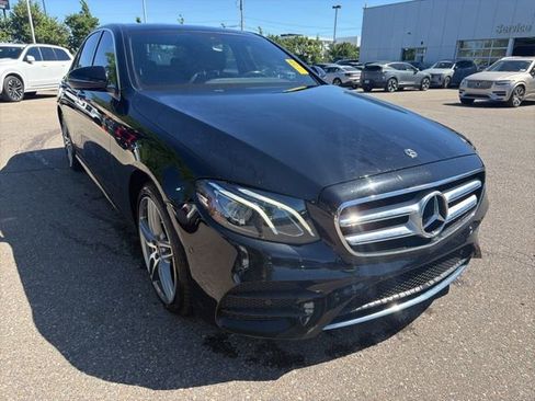 Used 2018 Mercedes-Benz E 300 4MATIC image 3