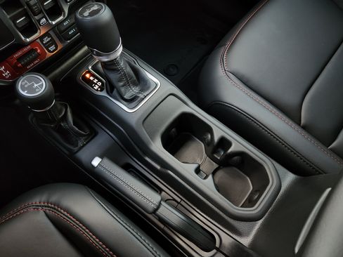 New 2026 Jeep Wrangler Unlimited Rubicon AWD/4WD image 17