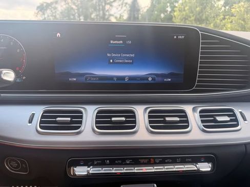 Used 2026 Mercedes-Benz GLS 450 4MATIC image 4