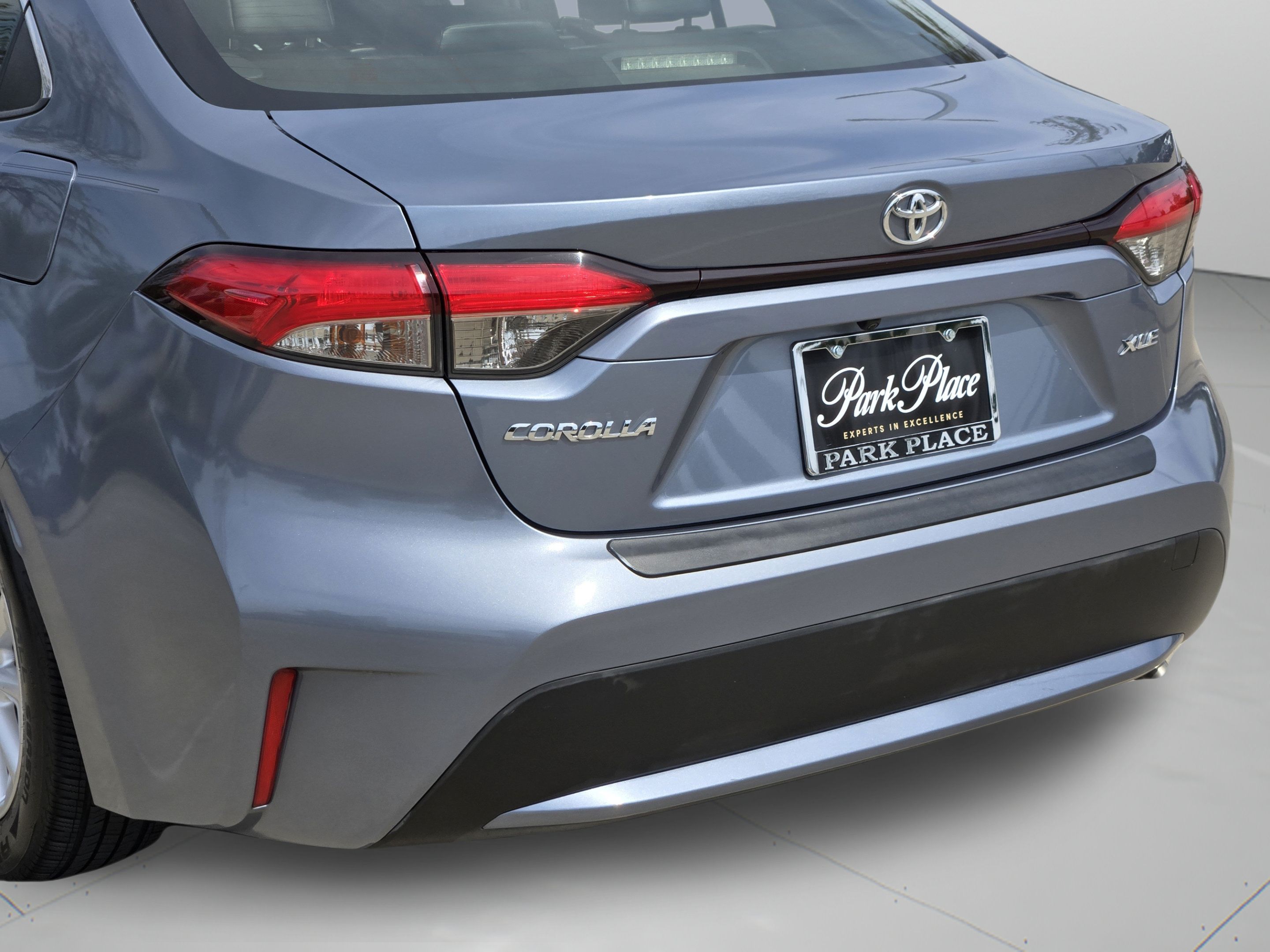 Used 2020 Toyota Corolla XLE FWD image 37