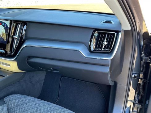 Used 2025 Volvo XC60 B5 Core w/ Protection Package Premier image 19