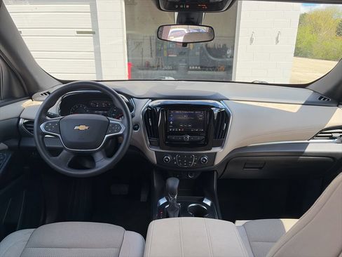 Used 2022 Chevrolet Traverse LS FWD image 24