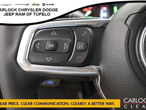 Used 2025 Jeep Wrangler Unlimited Sahara AWD/4WD image 16