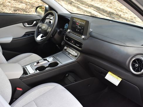 Used 2023 Hyundai Kona SE w/ Cargo Package FWD image 19