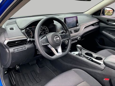 Used 2025 Nissan Altima 2.5 SV FWD image 18