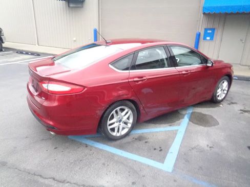 Used 2016 Ford Fusion SE FWD image 1