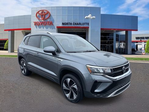 Used 2024 Volkswagen Taos SE image 3