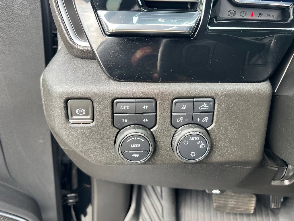 Used 2024 Chevrolet Silverado 1500 LT AWD/4WD image 45