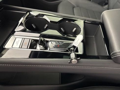 Used 2025 Volkswagen Atlas Cross Sport SEL R-Line image 28