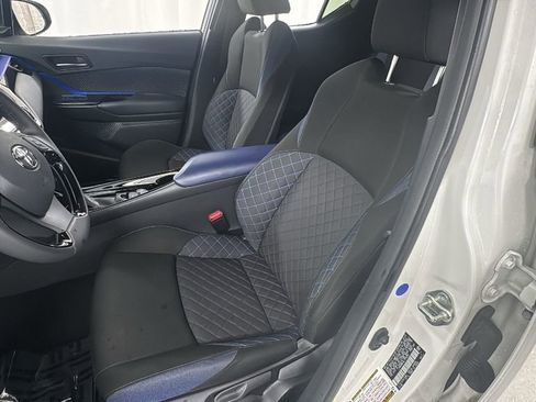 Used 2020 Toyota C-HR XLE image 10