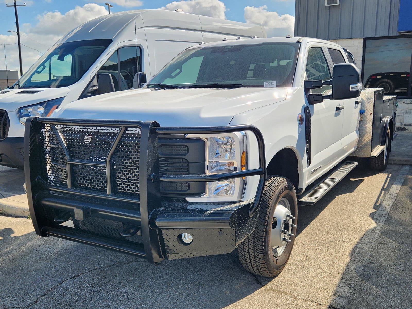 New 2027 Ford F350 XL w/ XL Chrome Package AWD/4WD image 2