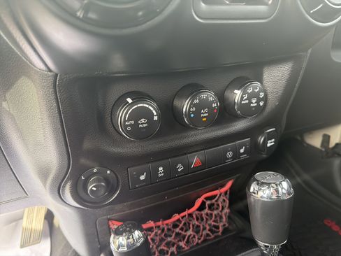 Certified 2017 Jeep Wrangler Unlimited Rubicon image 17