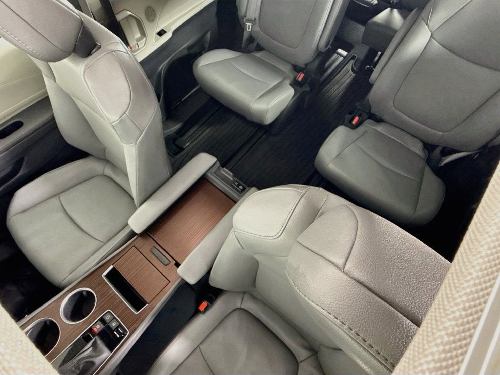 Used 2023 Toyota Sienna XLE AWD/4WD image 24