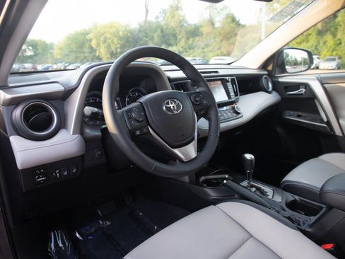 Used 2017 Toyota RAV4 Platinum FWD image 25