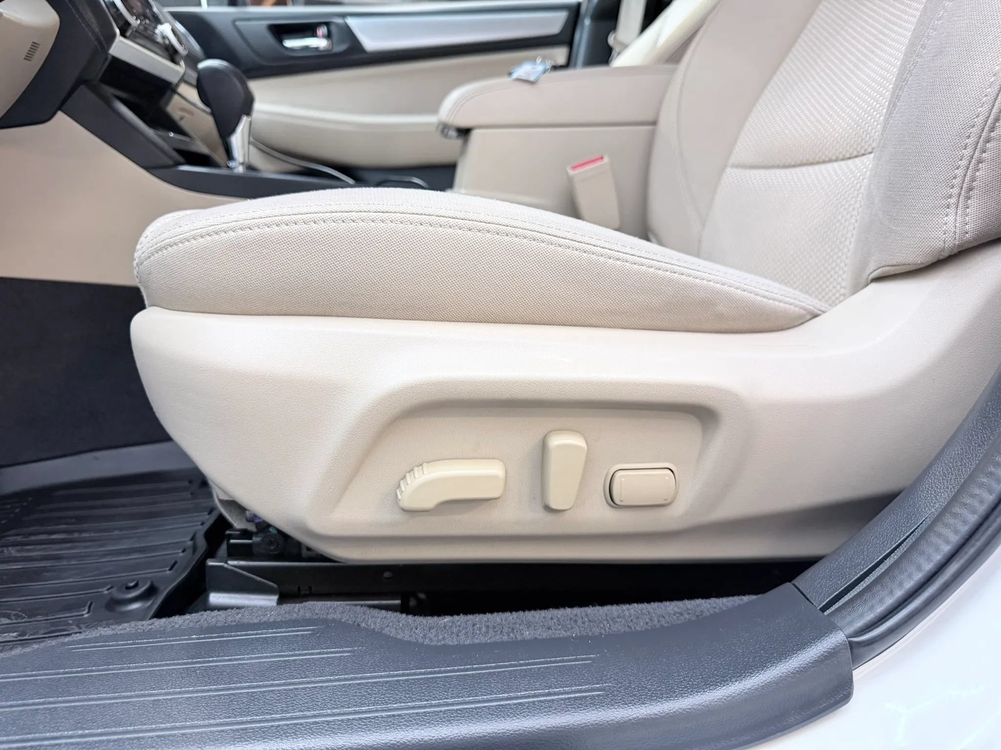 Used 2019 Subaru Outback 2.5i Premium AWD/4WD image 11