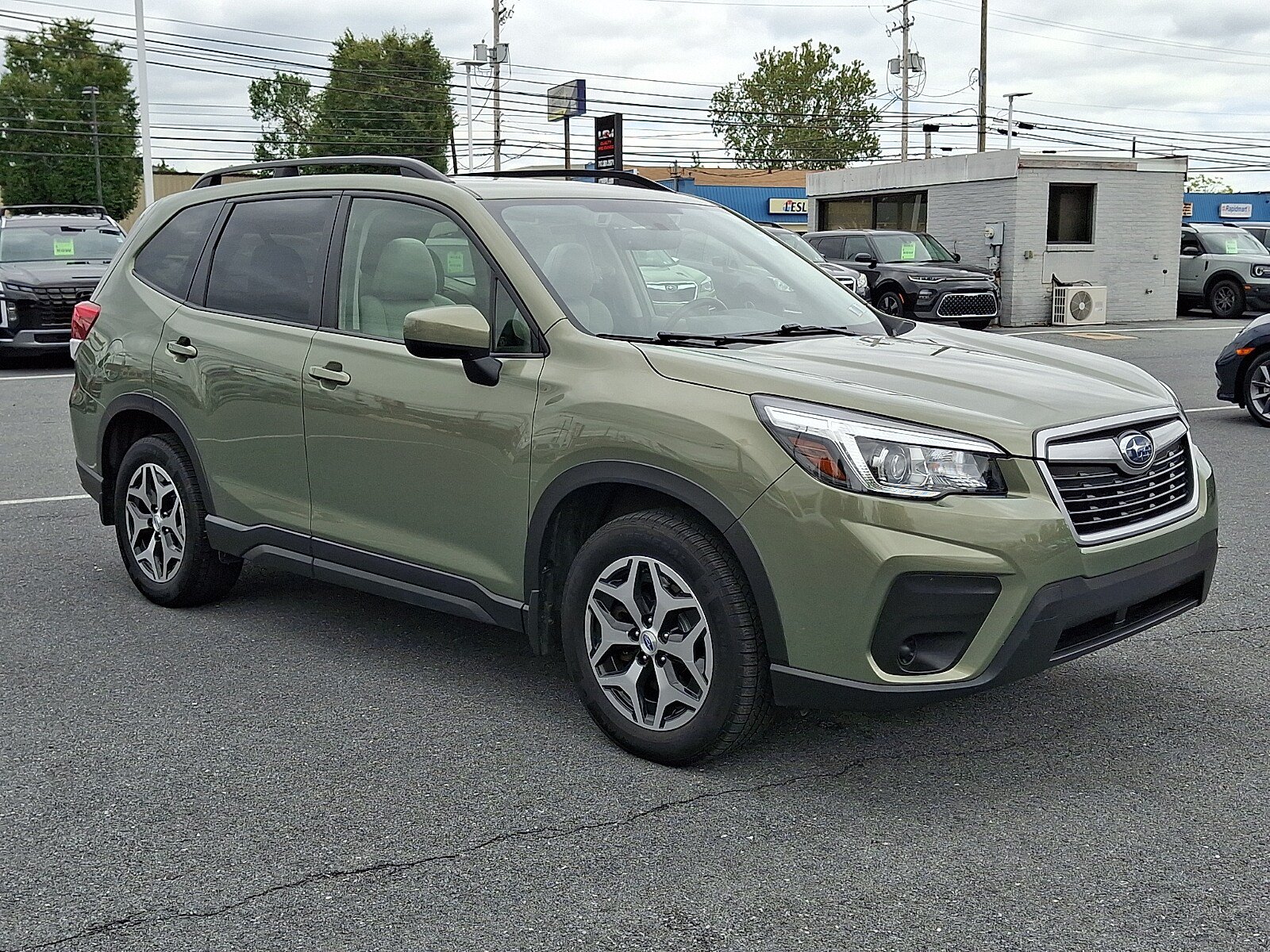 Used 2019 Subaru Forester Premium AWD/4WD image 3