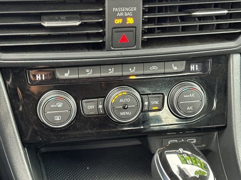 Used 2024 Volkswagen Jetta SE image 19