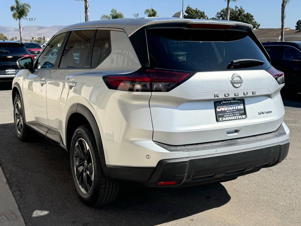 Used 2024 Nissan Rogue SV AWD/4WD image 7