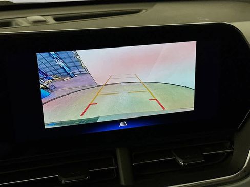 Used 2025 Chevrolet Trax LT w/ LT Convenience Package image 26