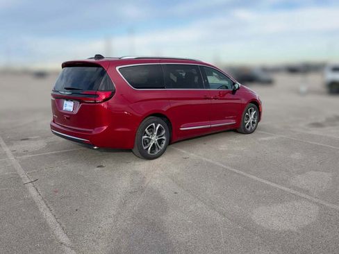 New 2026 Chrysler Pacifica Pinnacle image 12
