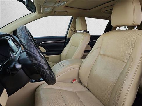 Used 2016 Toyota Highlander Limited FWD image 16