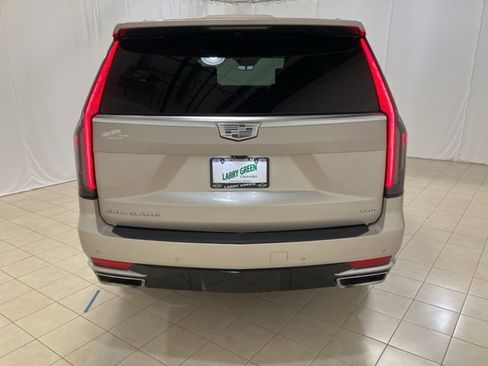 Used 2023 Cadillac Escalade Premium Luxury Platinum image 4