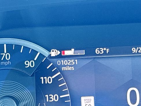 Used 2022 Land Rover Range Rover Velar R-Dynamic S image 39