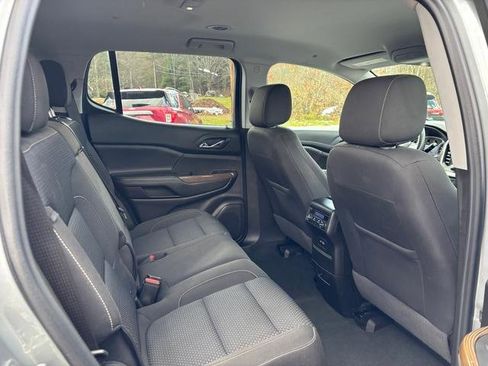 Used 2023 GMC Acadia SLE image 14