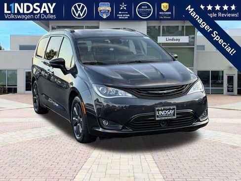 Used 2019 Chrysler Pacifica Limited w/ Advanced Safetytec Group image 1